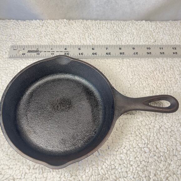 Lodge 6.5" Cast Iron Skillet 3SK Made in USA Double Pour Spout Camping Hiking - Picture 2 of 9